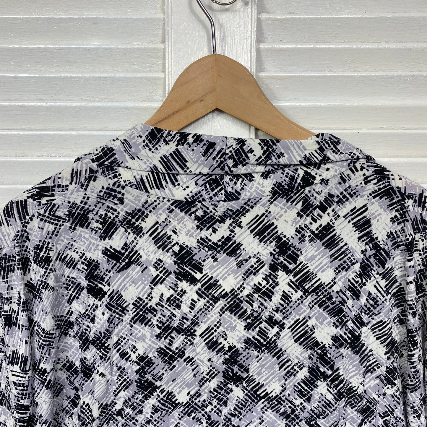 Taking Shape Top Size 18 Medium Tunic Black White