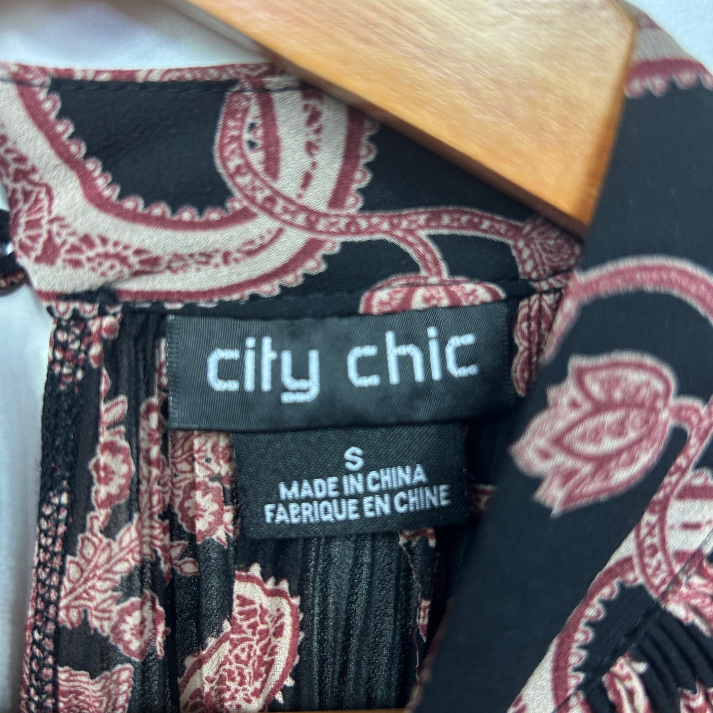 City Chic Dress Size 16 Small Plus Paisley Print Sheer Cold Shoulder Sleeve