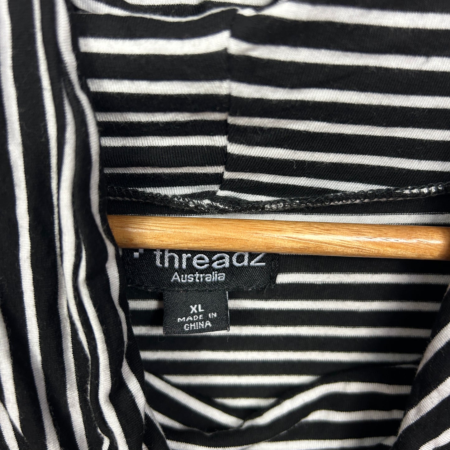 Threadz Top Size 16 XL Black White Striped Long Sleeve Cowl Neck
