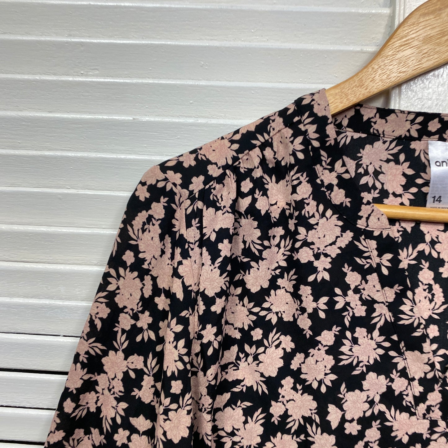 Anko Top Size 14 Long Sleeve Black Floral