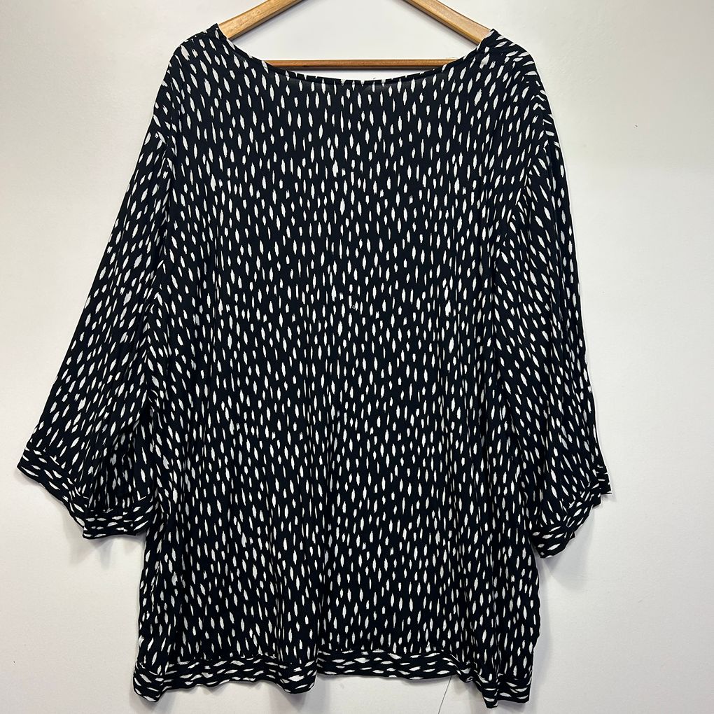 Khoko Navy Top - Size 24