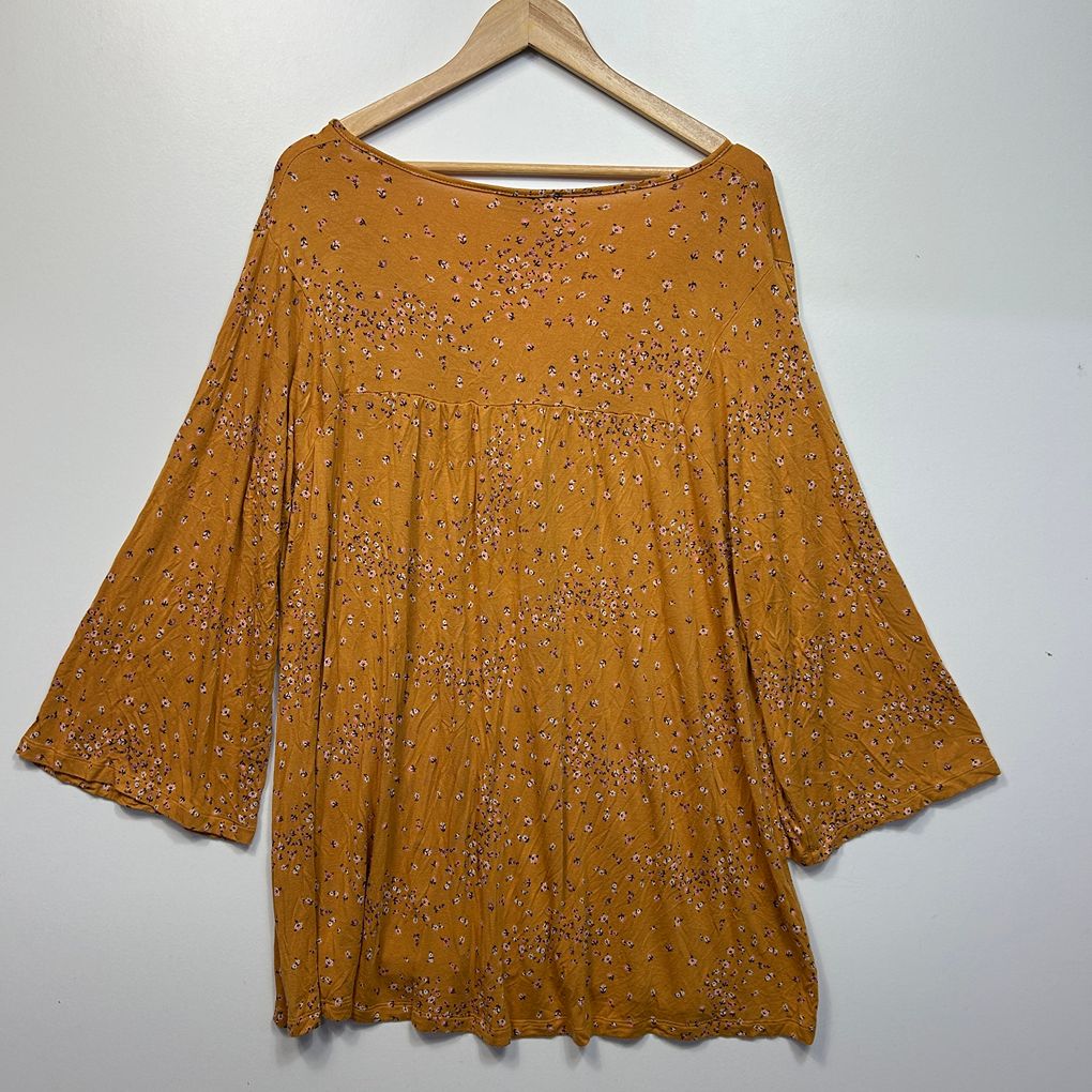 Curvaceous Mustard Top - Size 18/M