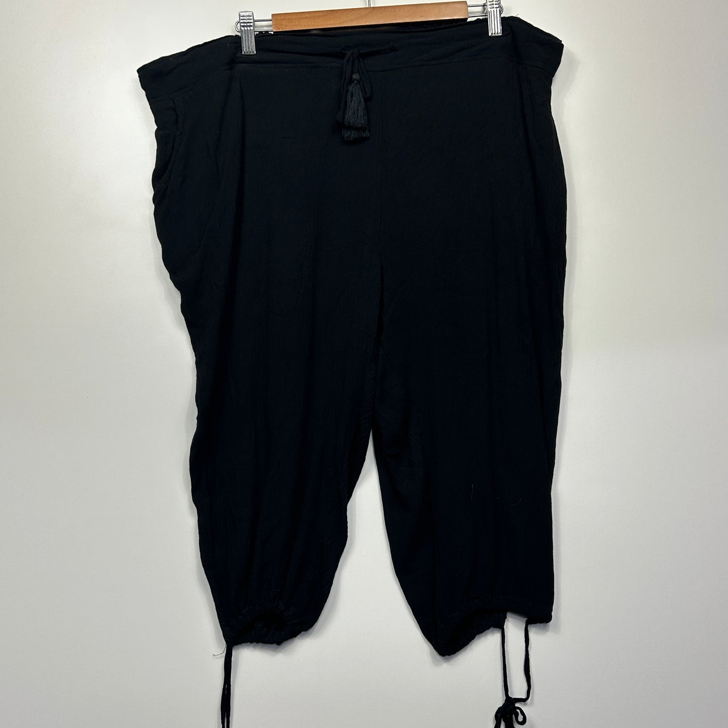 Rivers Cropped Pants Size 20 Black Pockets Viscose