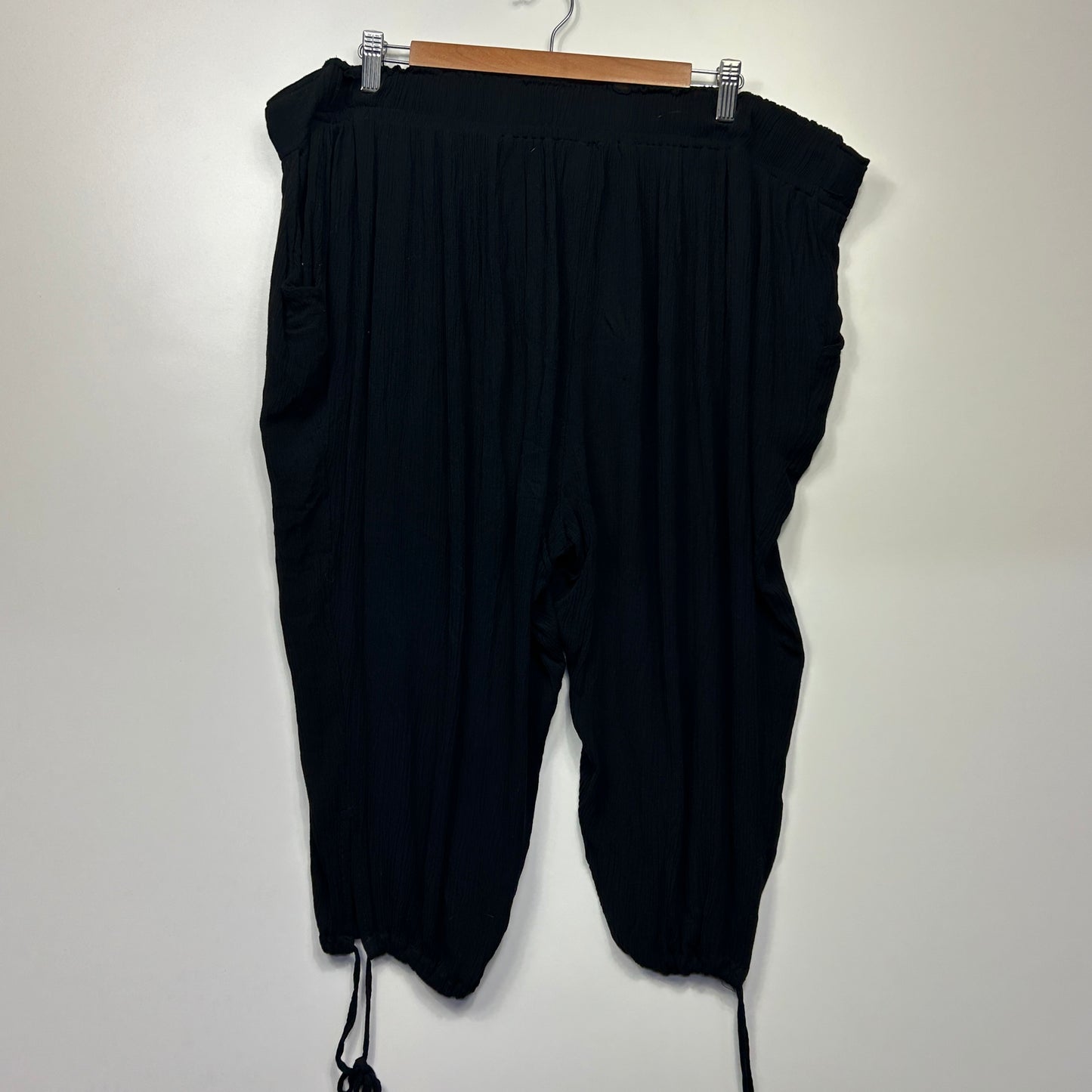 Rivers Cropped Pants Size 20 Black Pockets Viscose