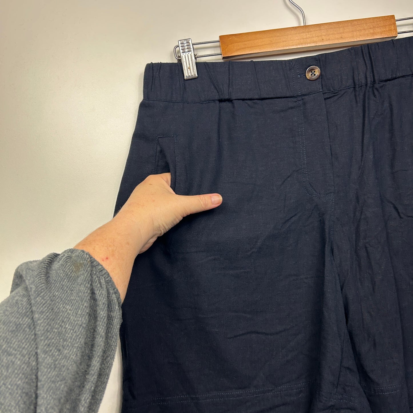 Katies Shorts Size 14 Pockets Linen Blend Navy