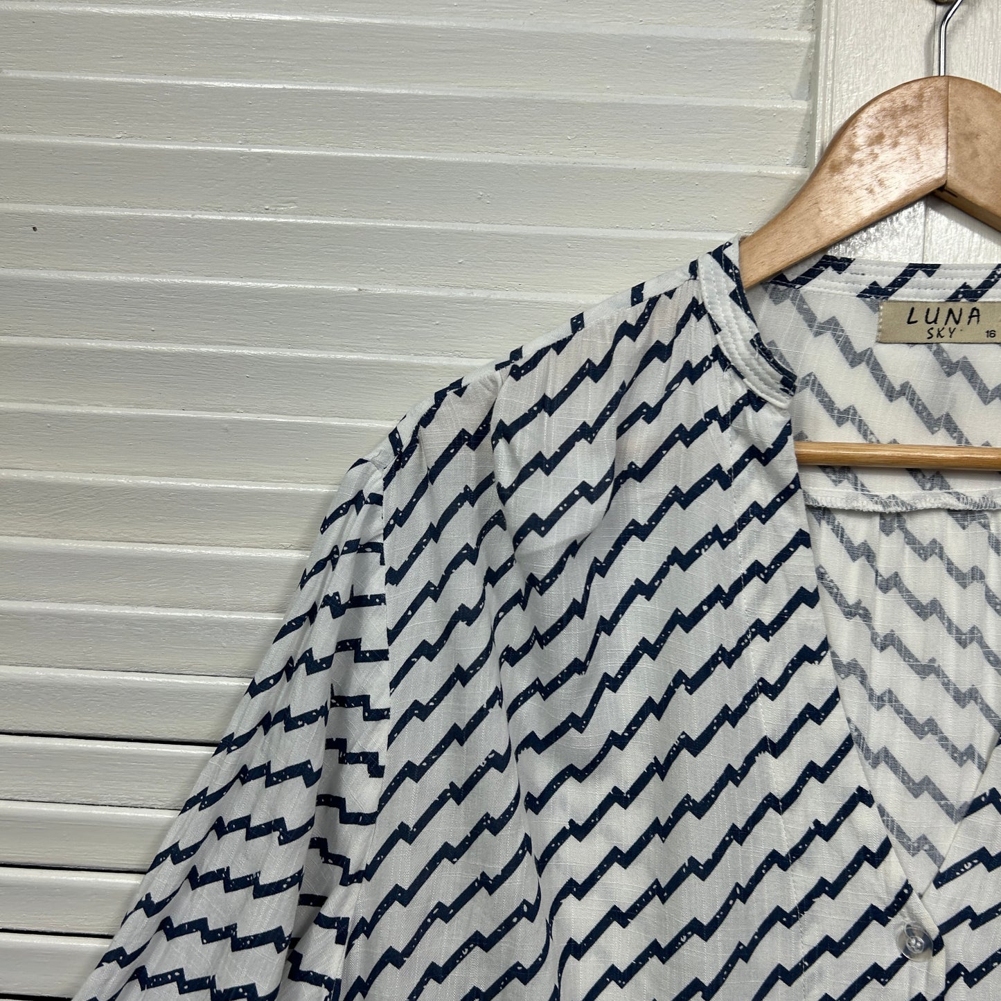 Luna Sky Top Size 16 Blue White Striped Long Sleeve Rayon