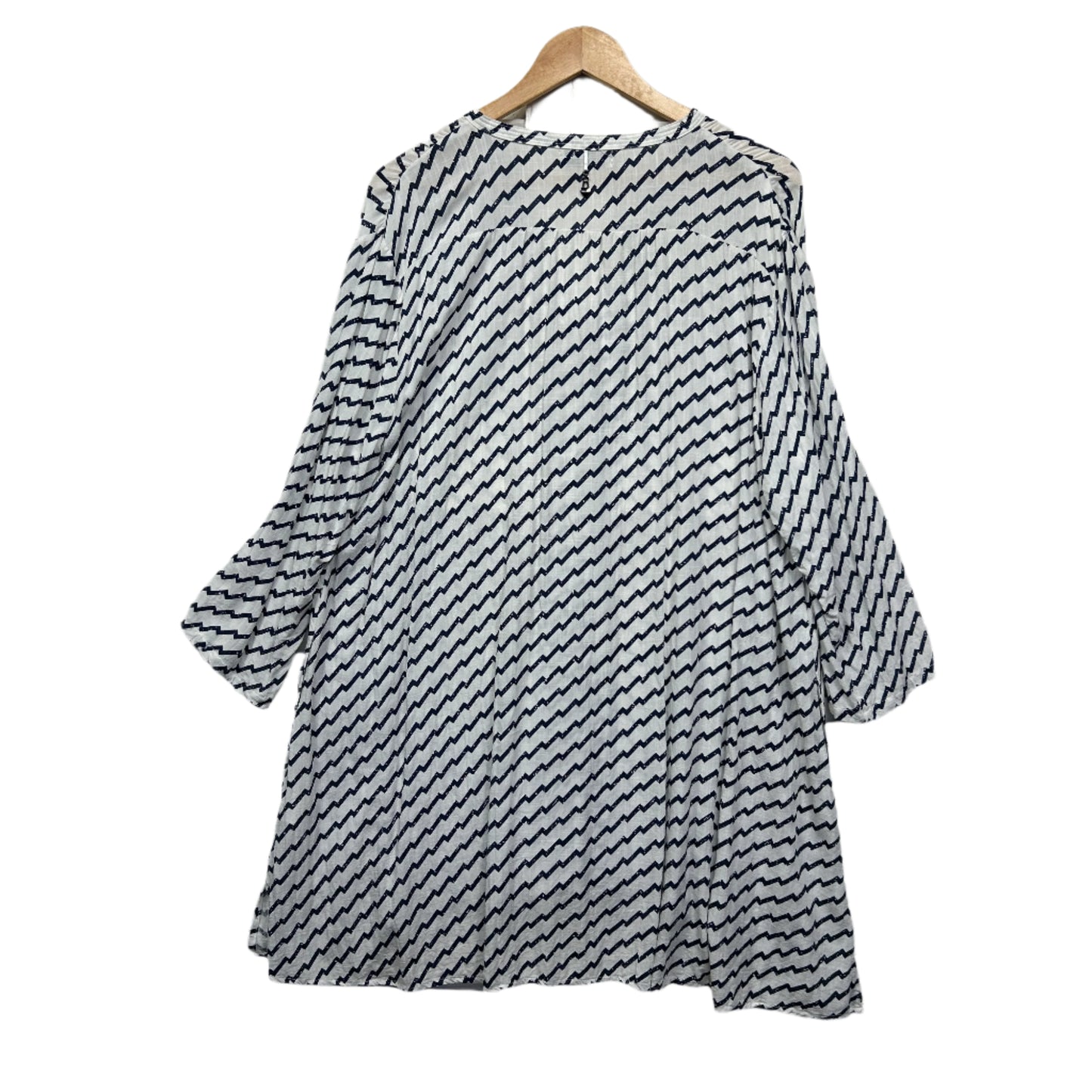 Luna Sky Top Size 16 Blue White Striped Long Sleeve Rayon