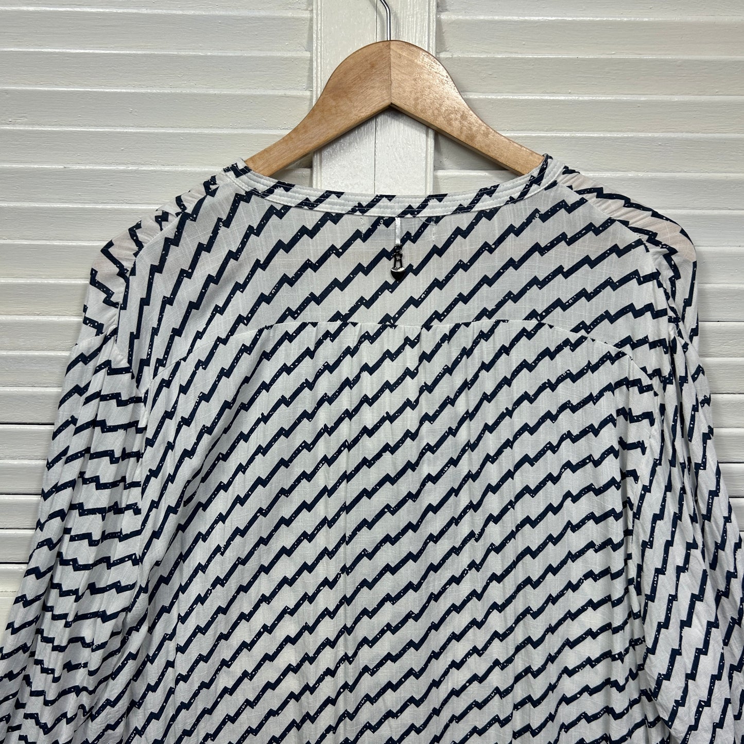 Luna Sky Top Size 16 Blue White Striped Long Sleeve Rayon