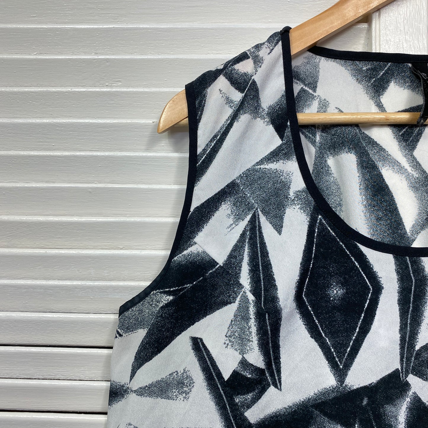 Taking Shape Top Size 16 Sleeveless Black White Grey Sheer