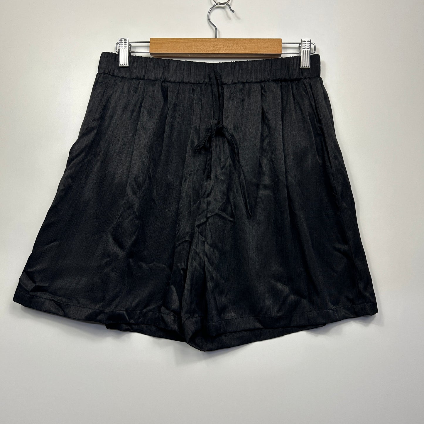 Emery Rose Shorts Size 14 16 XL Black Pockets