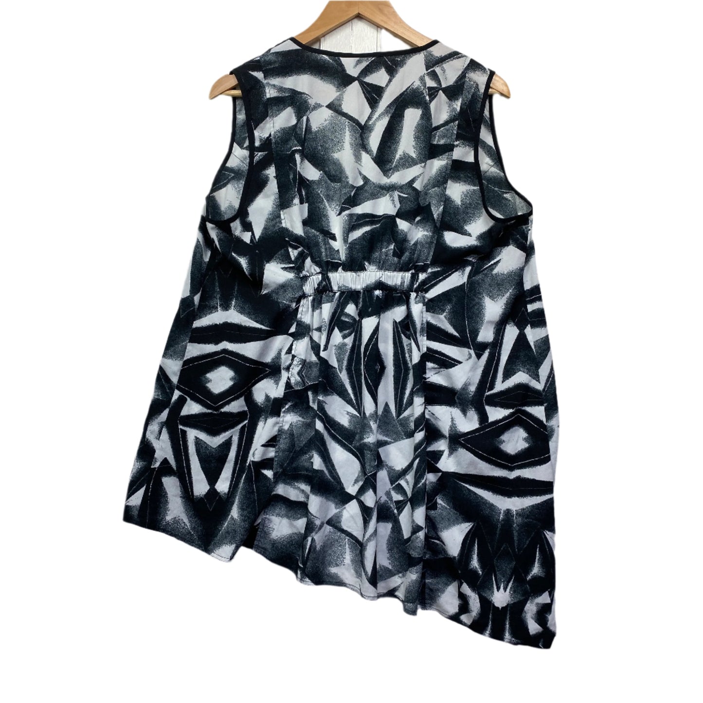 Taking Shape Top Size 16 Sleeveless Black White Grey Sheer