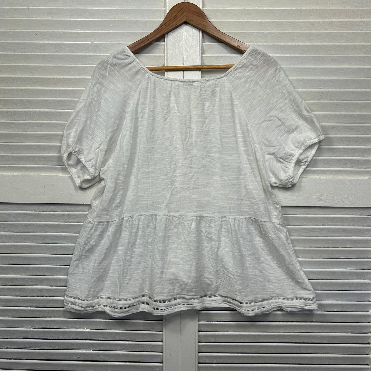 SASS Top Size 16 White Short Sleeve Cotton Blend