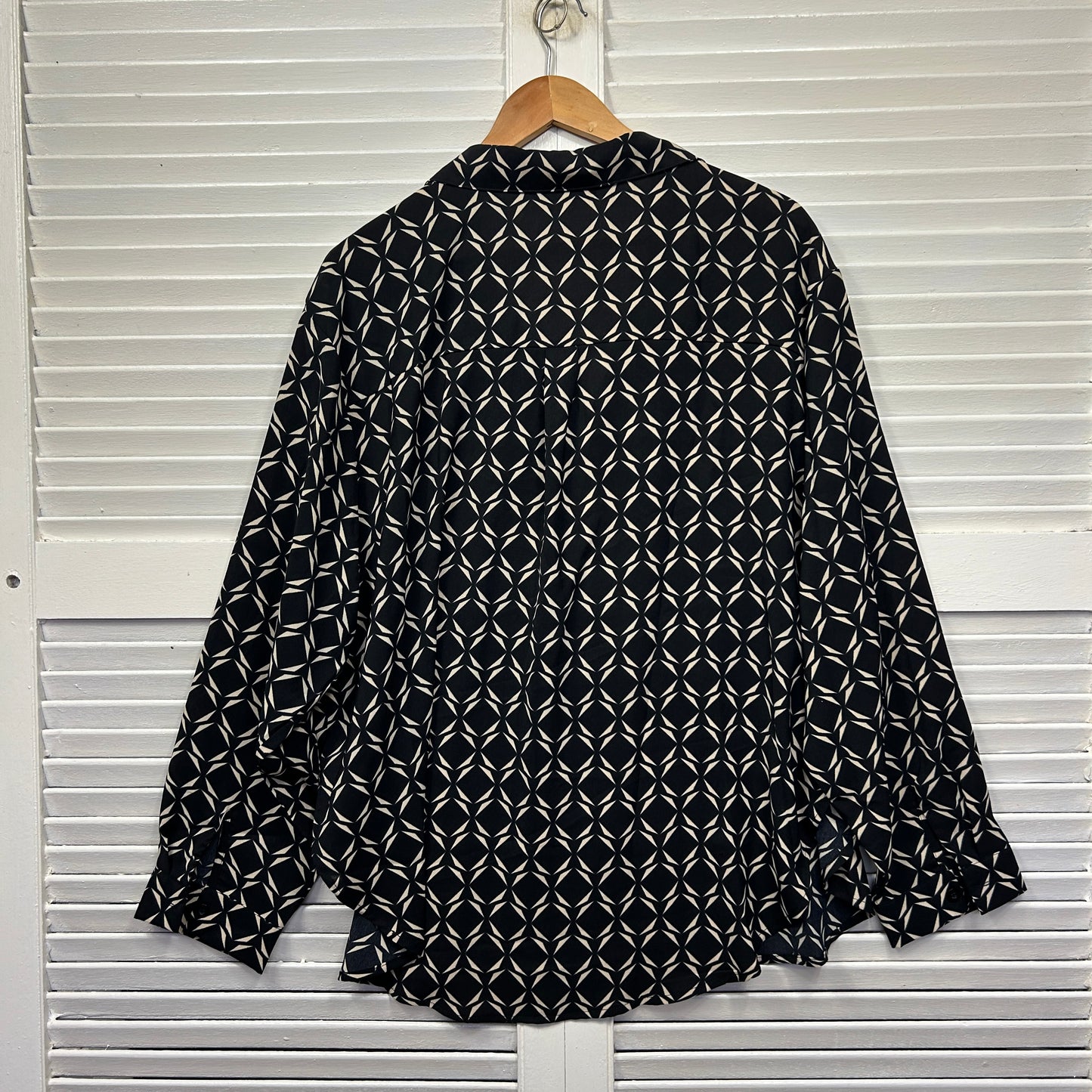 You & All Top Size 16 Black Long Sleeve Button Up