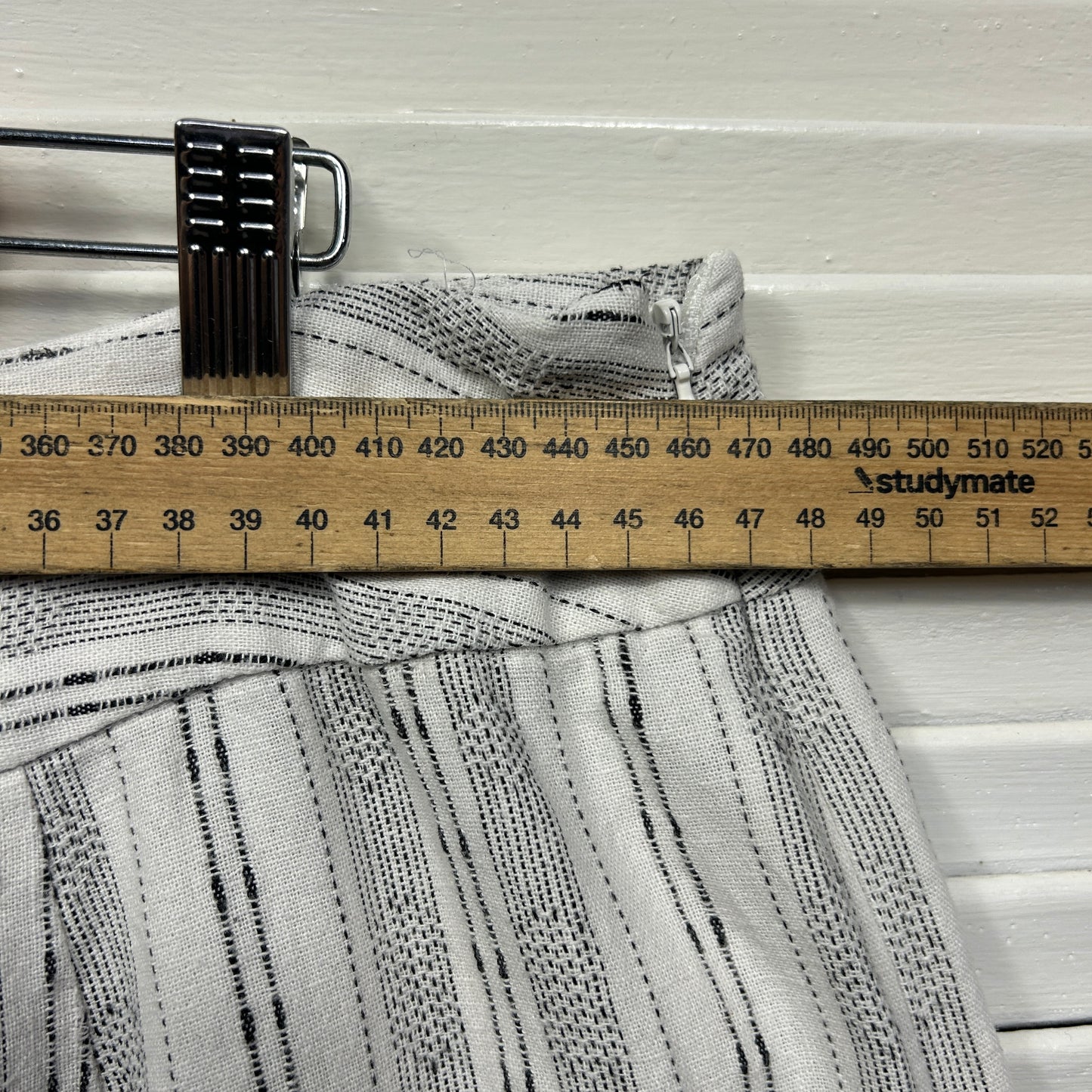 Flower Linen Pants Size 16 White Grey Striped Cropped