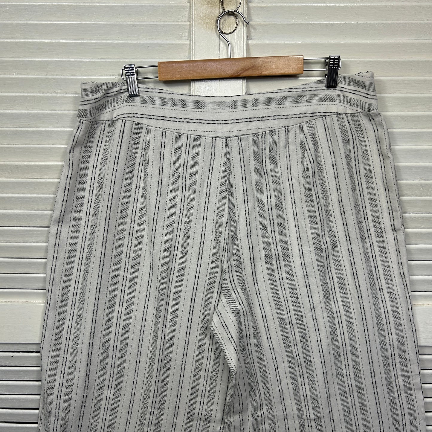 Flower Linen Pants Size 16 White Grey Striped Cropped