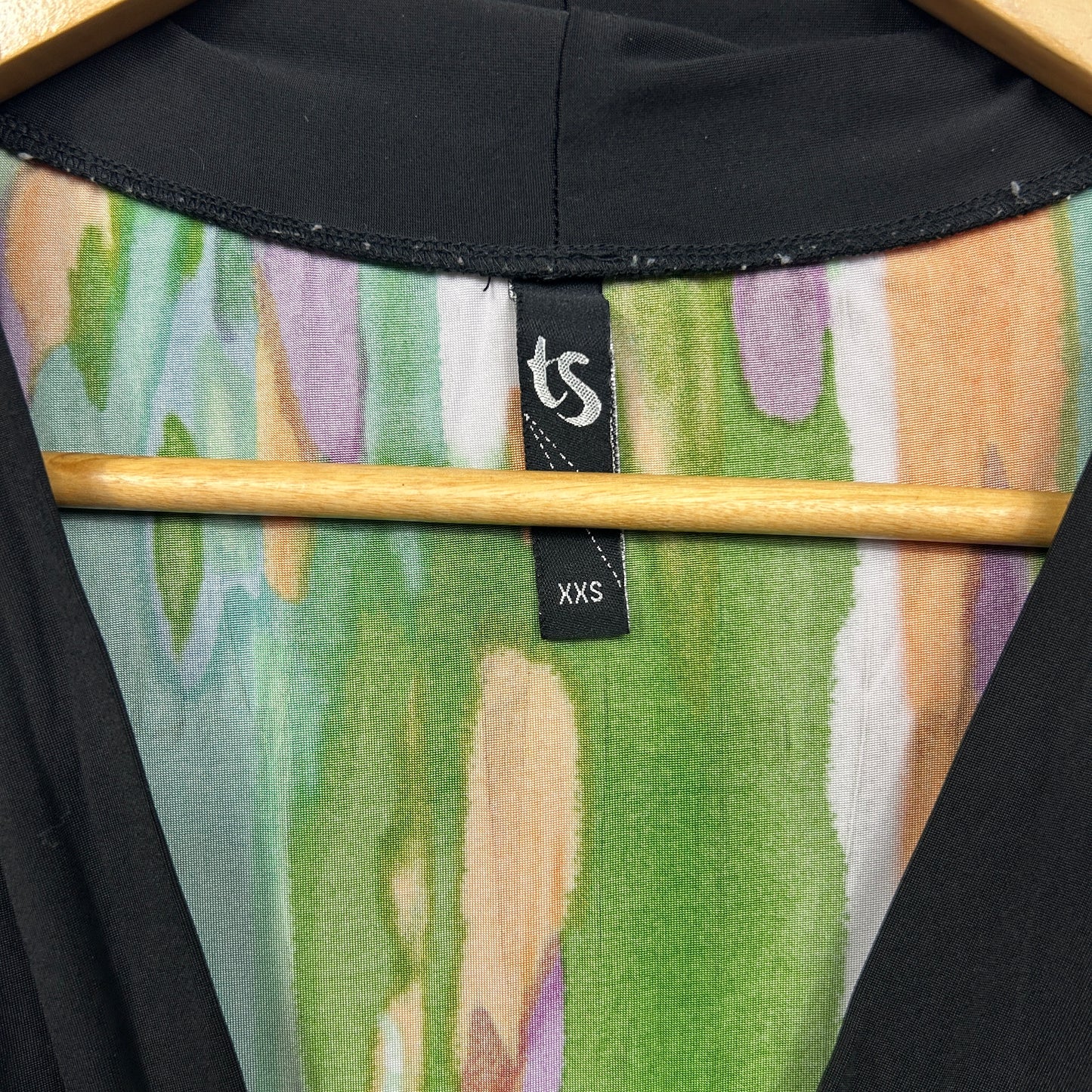 Taking Shape Top Size 12 14 XXS Short Sleeve Multicoloured