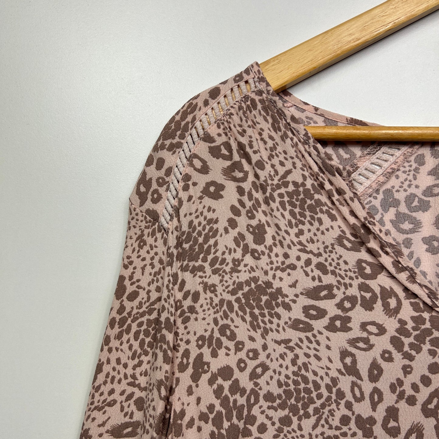 JAG Top Size 16 Long Sleeve Biege Viscose Animal Print