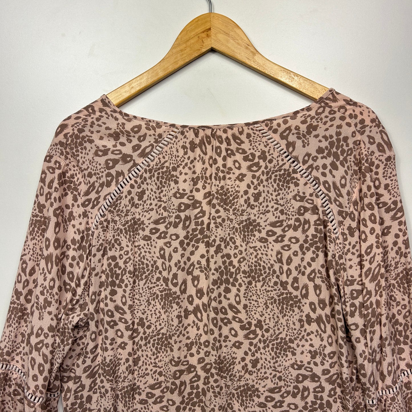 JAG Top Size 16 Long Sleeve Biege Viscose Animal Print