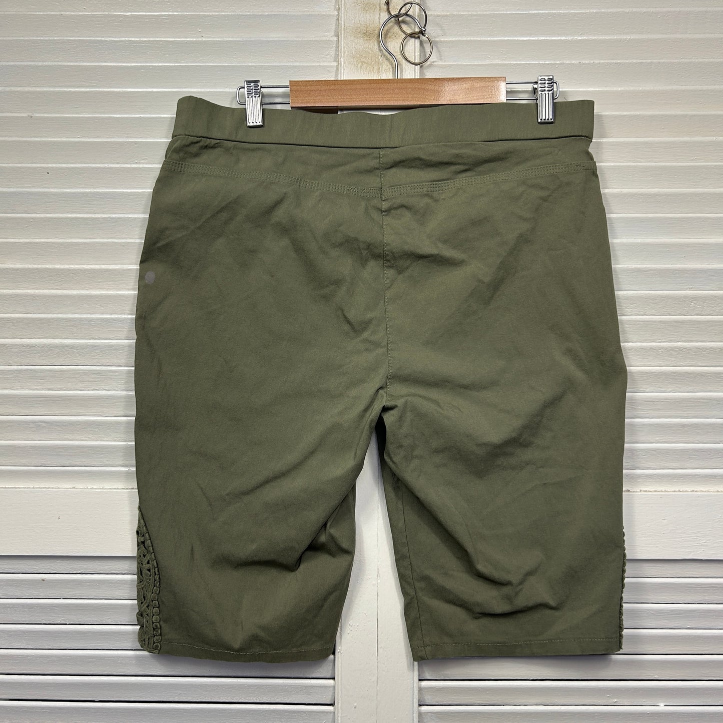 Noni B Shorts Size 18 Green Olive Pull On