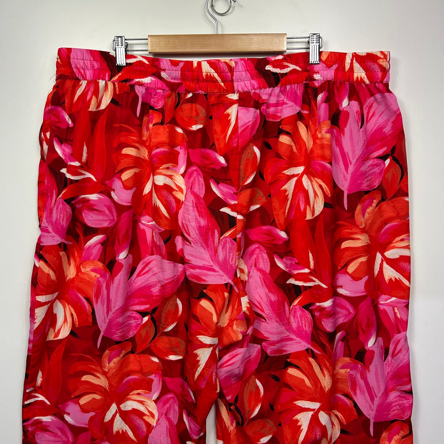 Jacqui E Cropped Pants Size 22 Pink Floral Pockets