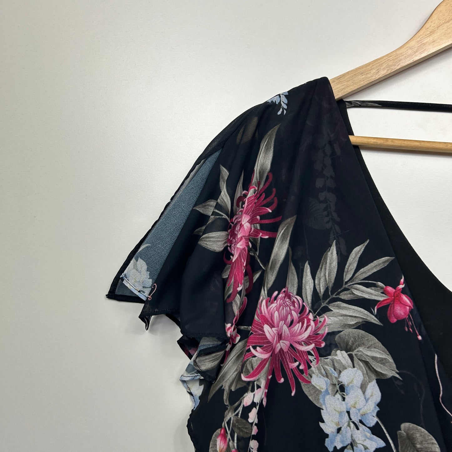City Chic Maxi Dress Size 20 Large Short Sleeve Black Floral
