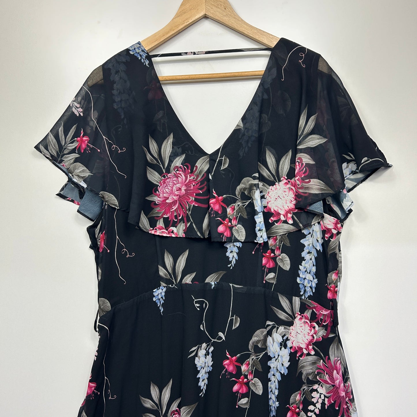 City Chic Maxi Dress Size 20 Large Short Sleeve Black Floral
