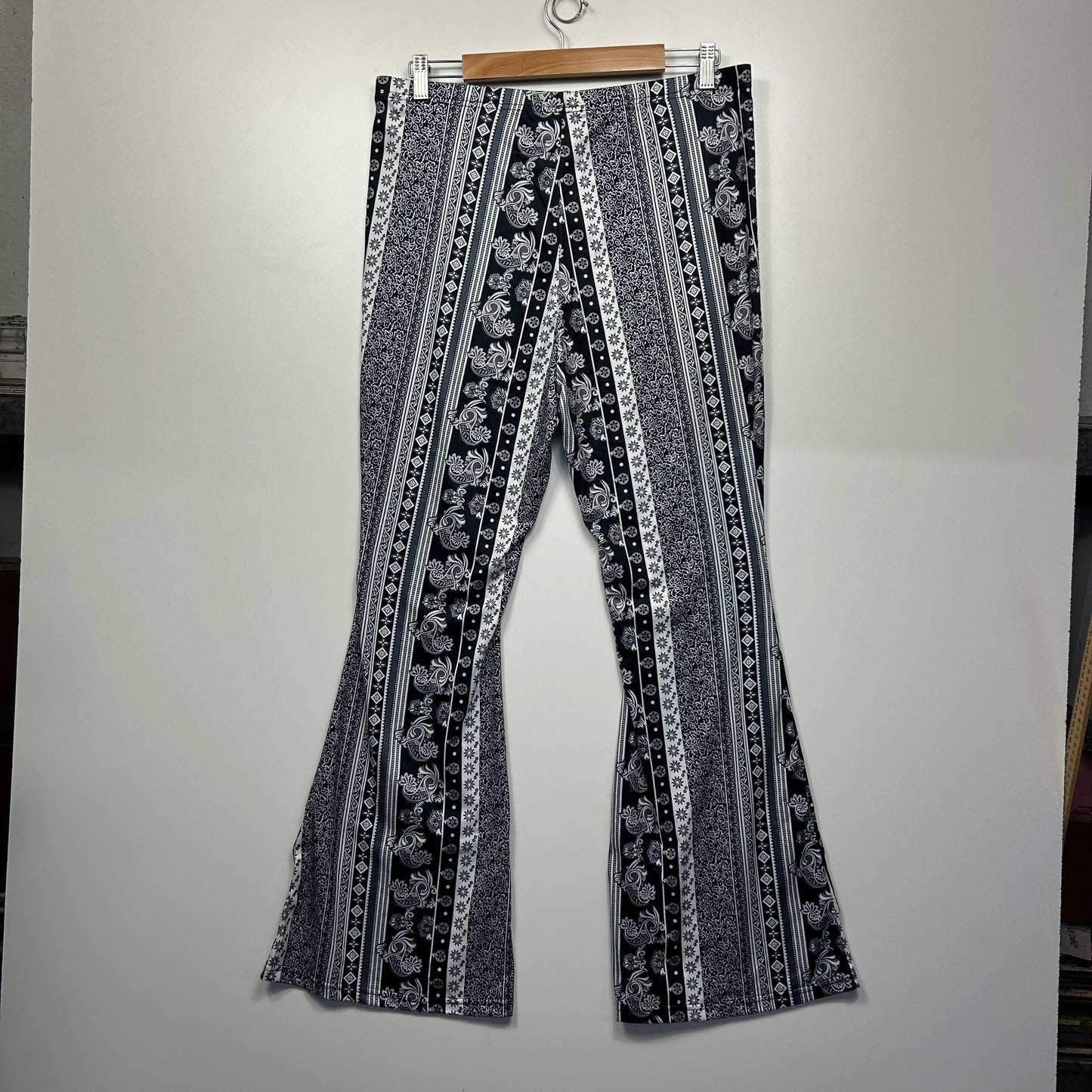 Shein Pants Size 16 18 2XL Black White Flare