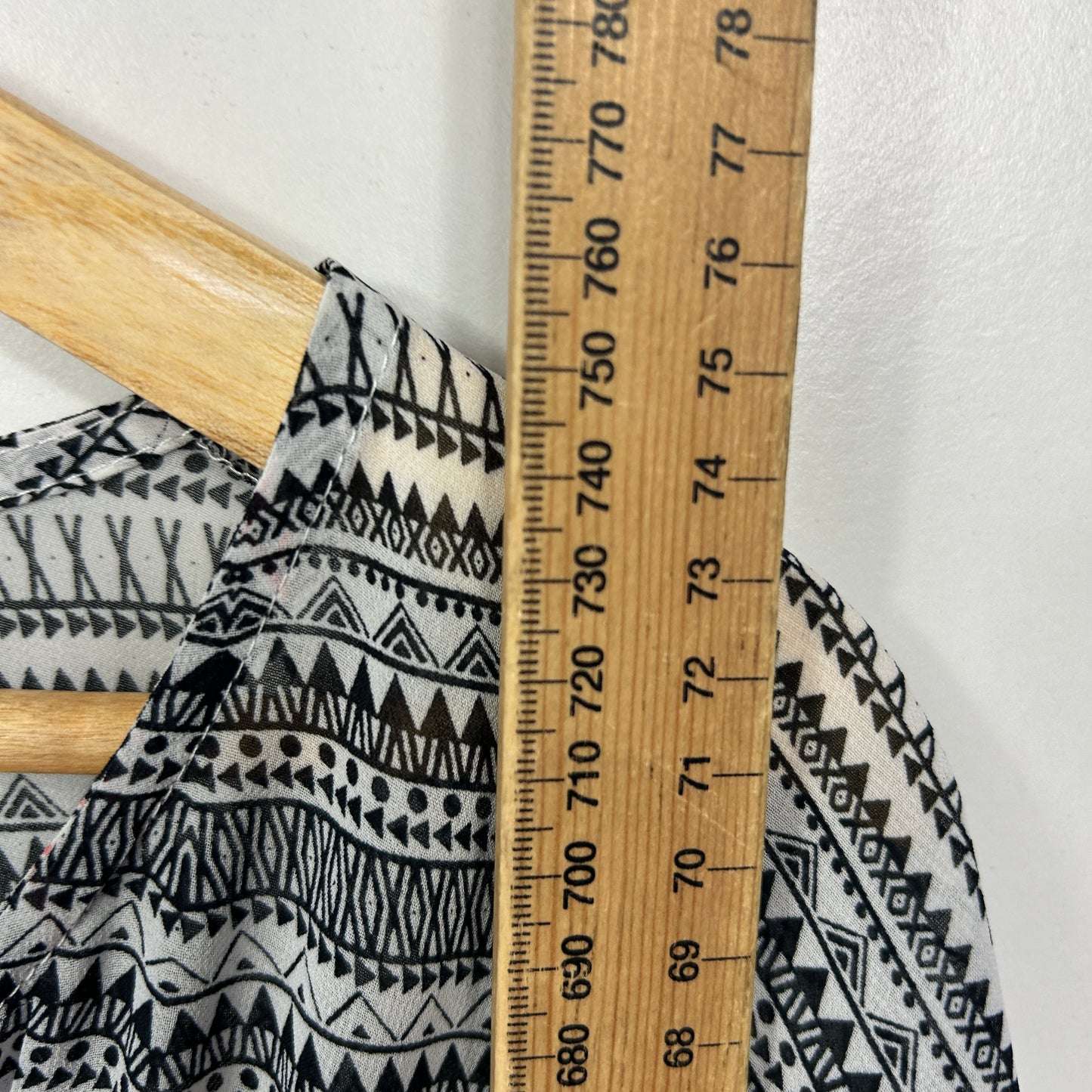 Katies Black White Tribal Print Top - Size 20