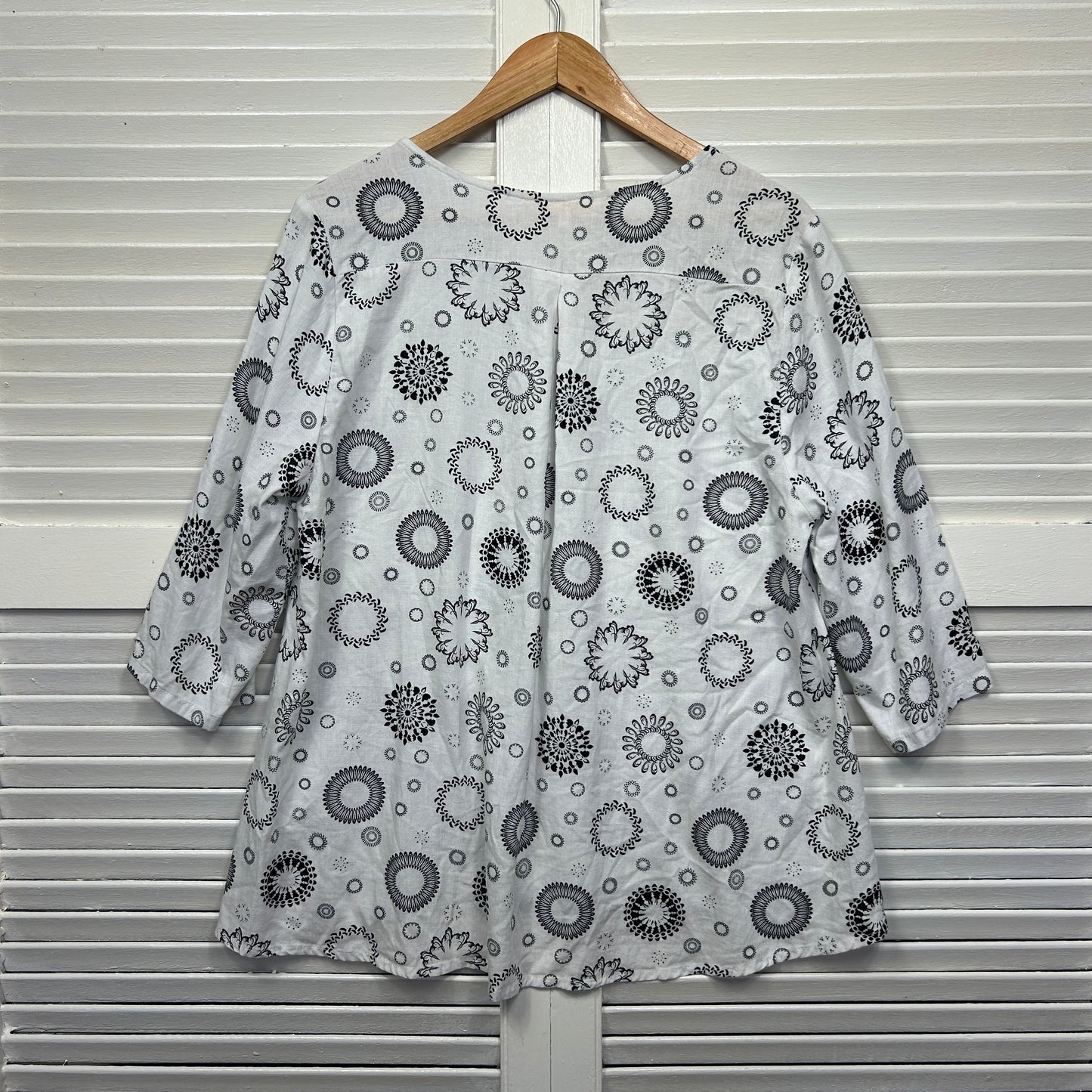 Noni B Top Size 16 White Black Linen Blend 3/4 Sleeve