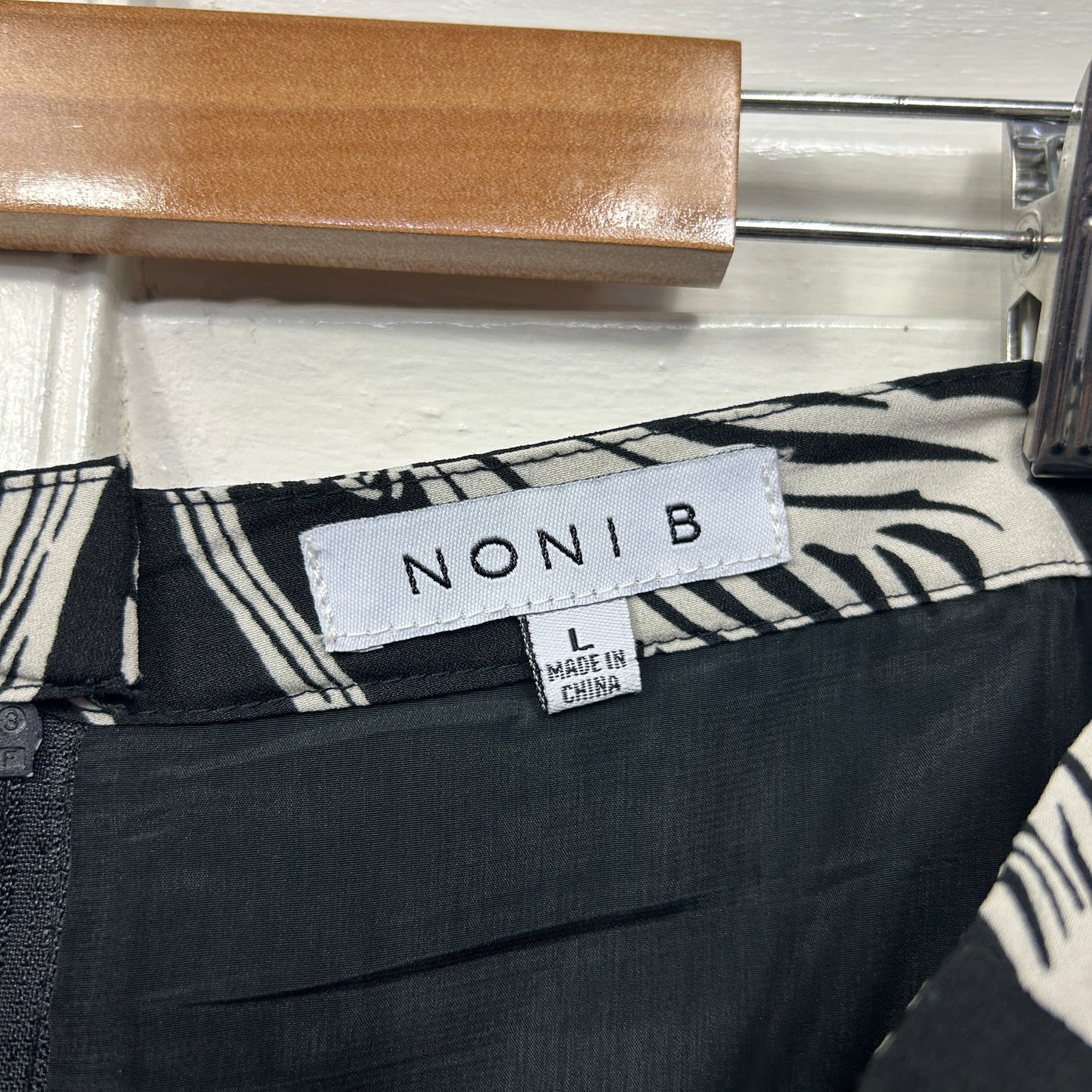 Noni B Skirt Size Large 14 Black White Floral