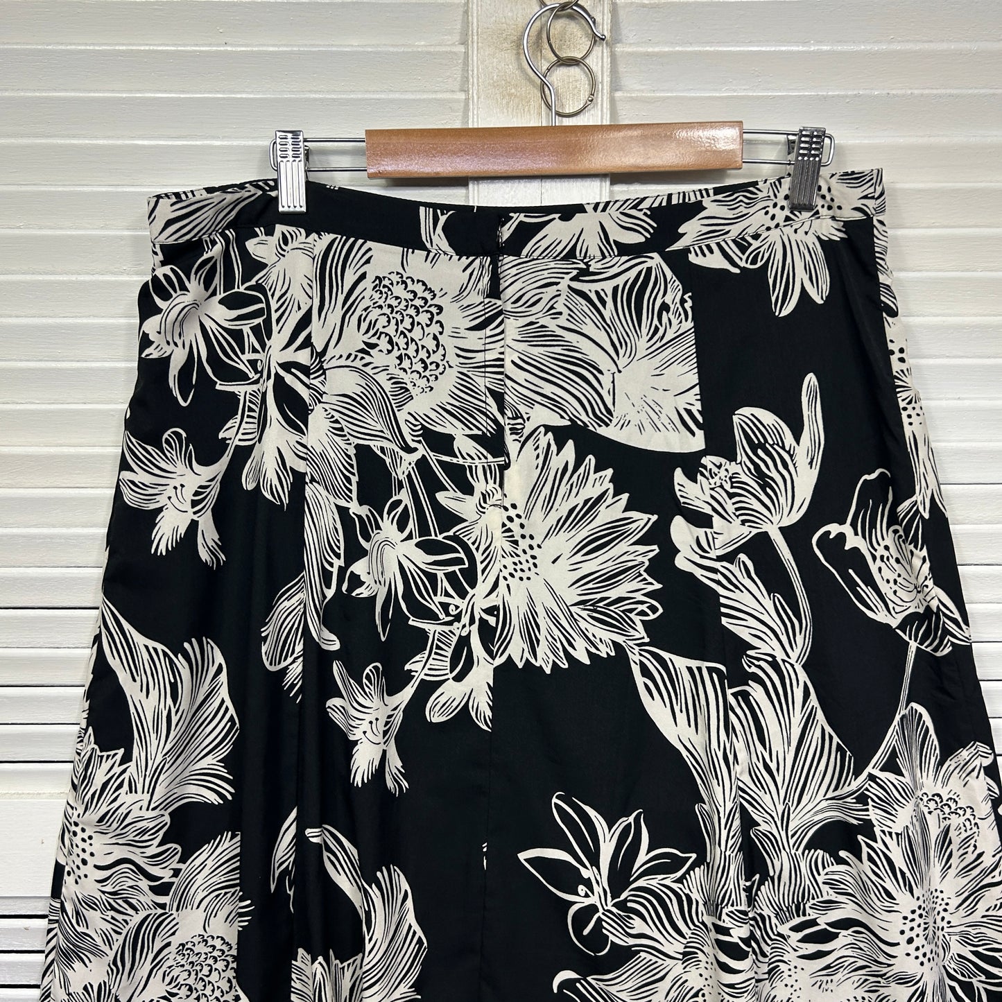 Noni B Skirt Size Large 14 Black White Floral