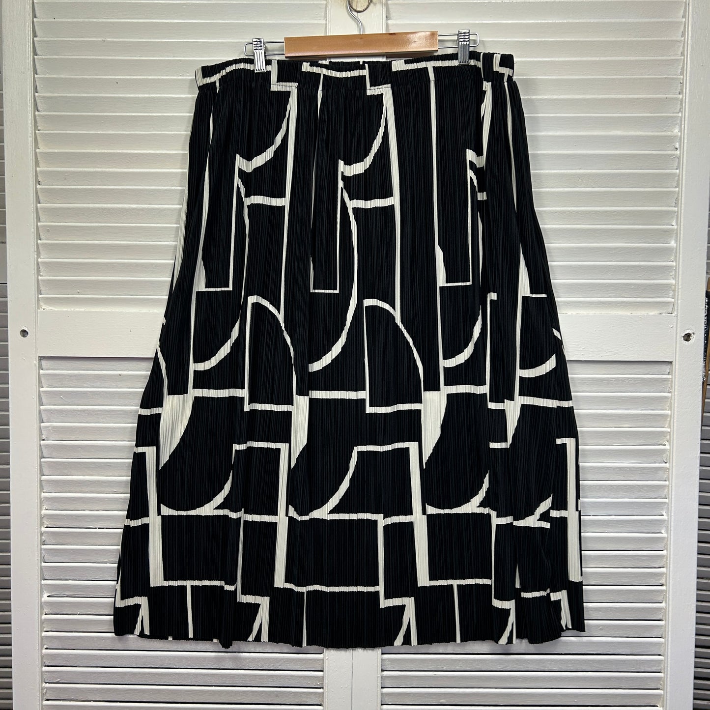 Suzanne Grae Midi Skirt Size 2XL 16 18 Pleated Black White