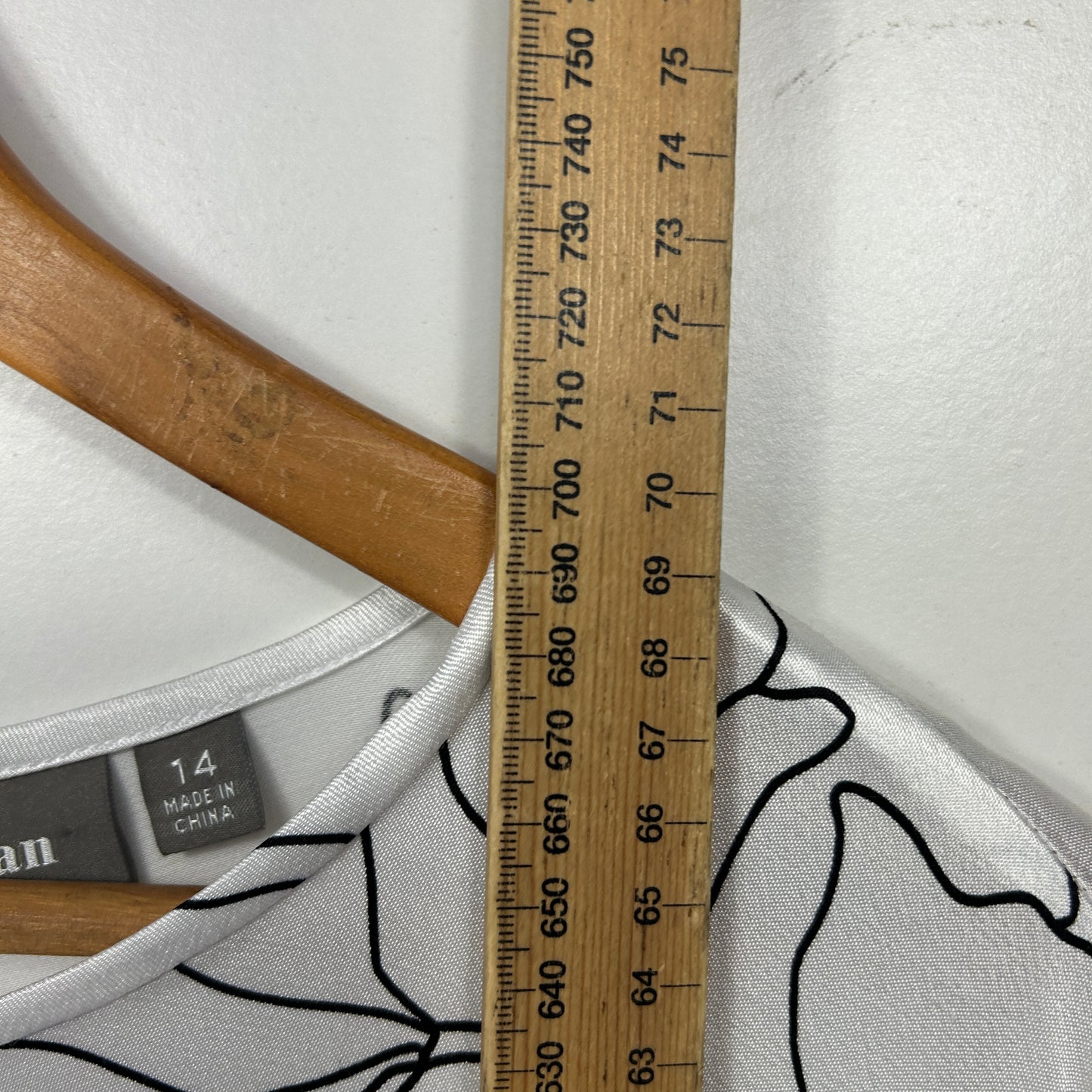 Sussan White Floral Line Art Print Top - Size 14