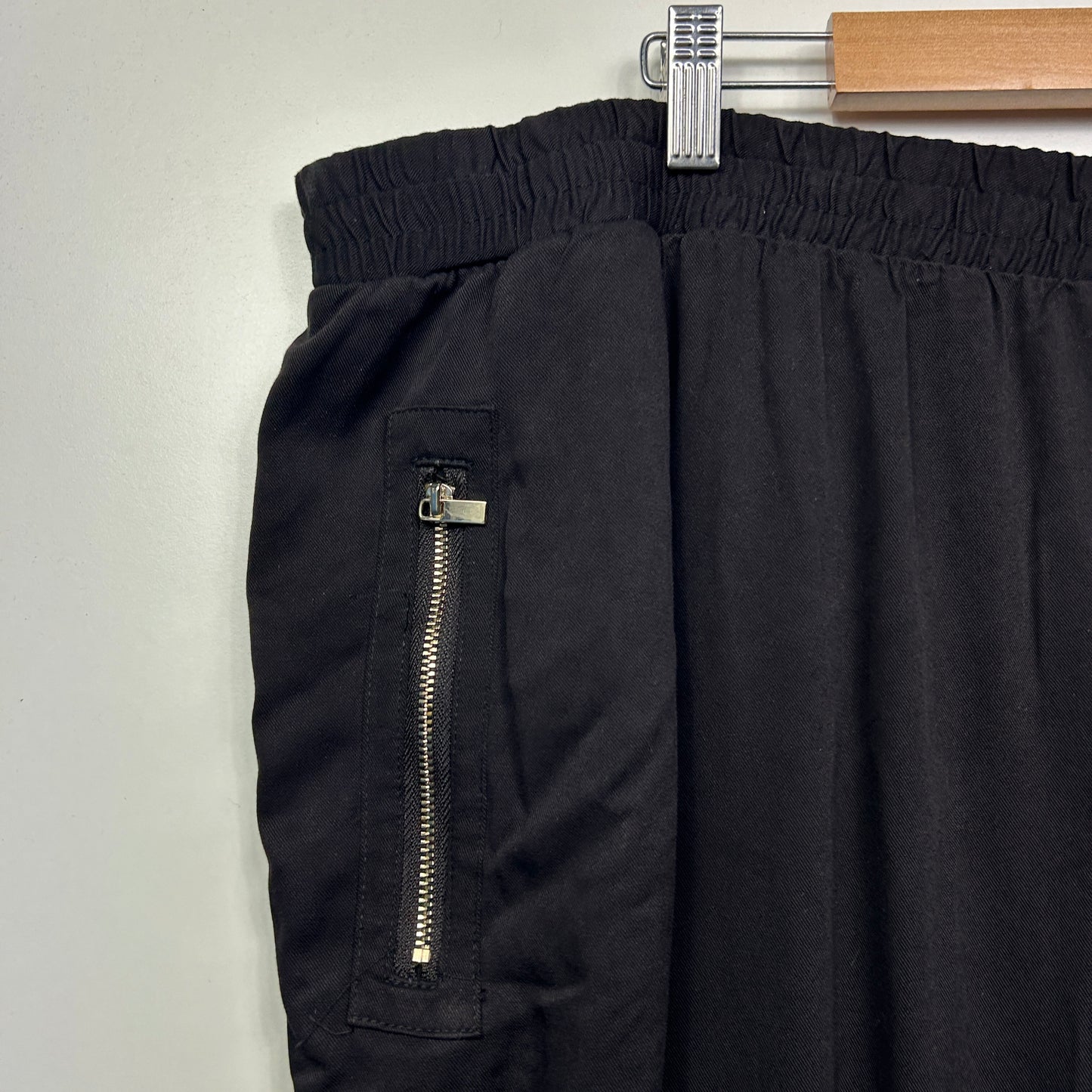 beme Pants Size 26 Black Zipper Pockets New