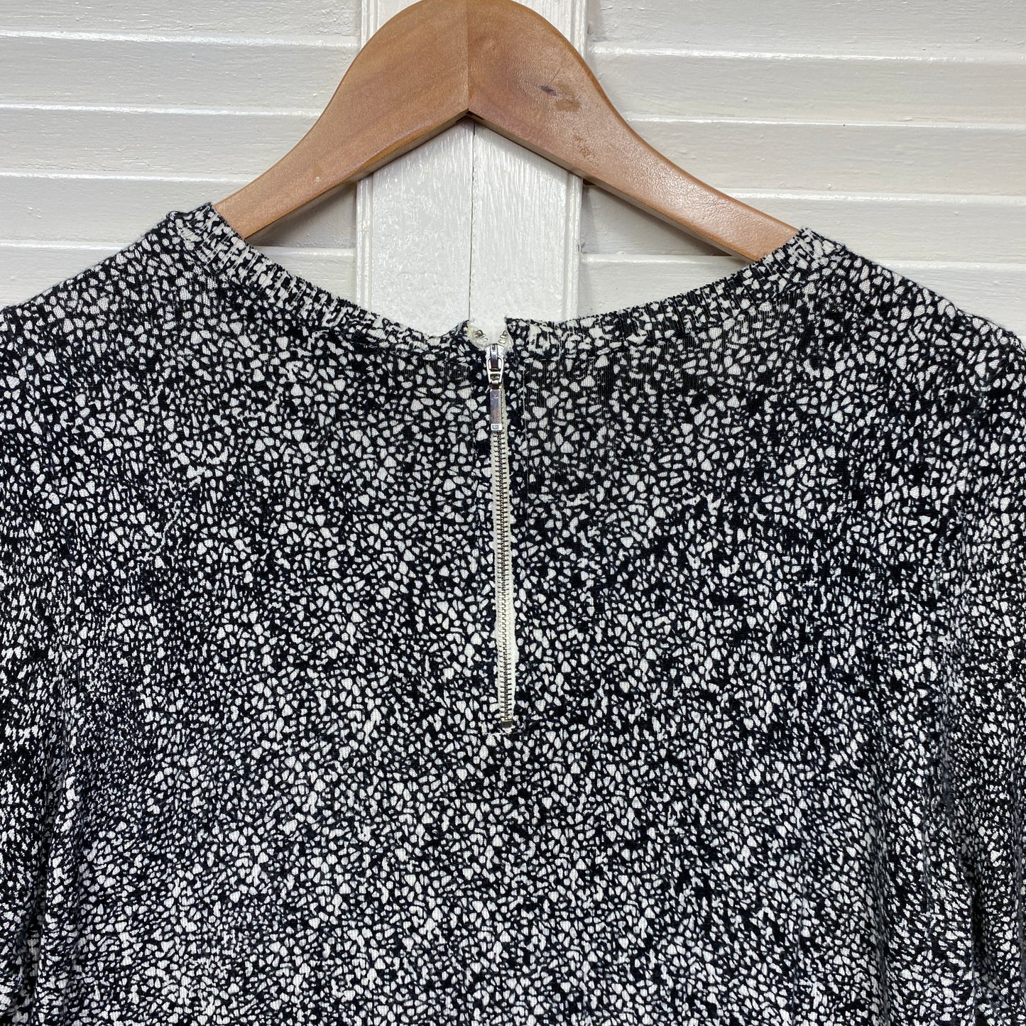 Portmans Knit Top Size 14 Large Short Sleeve Black White