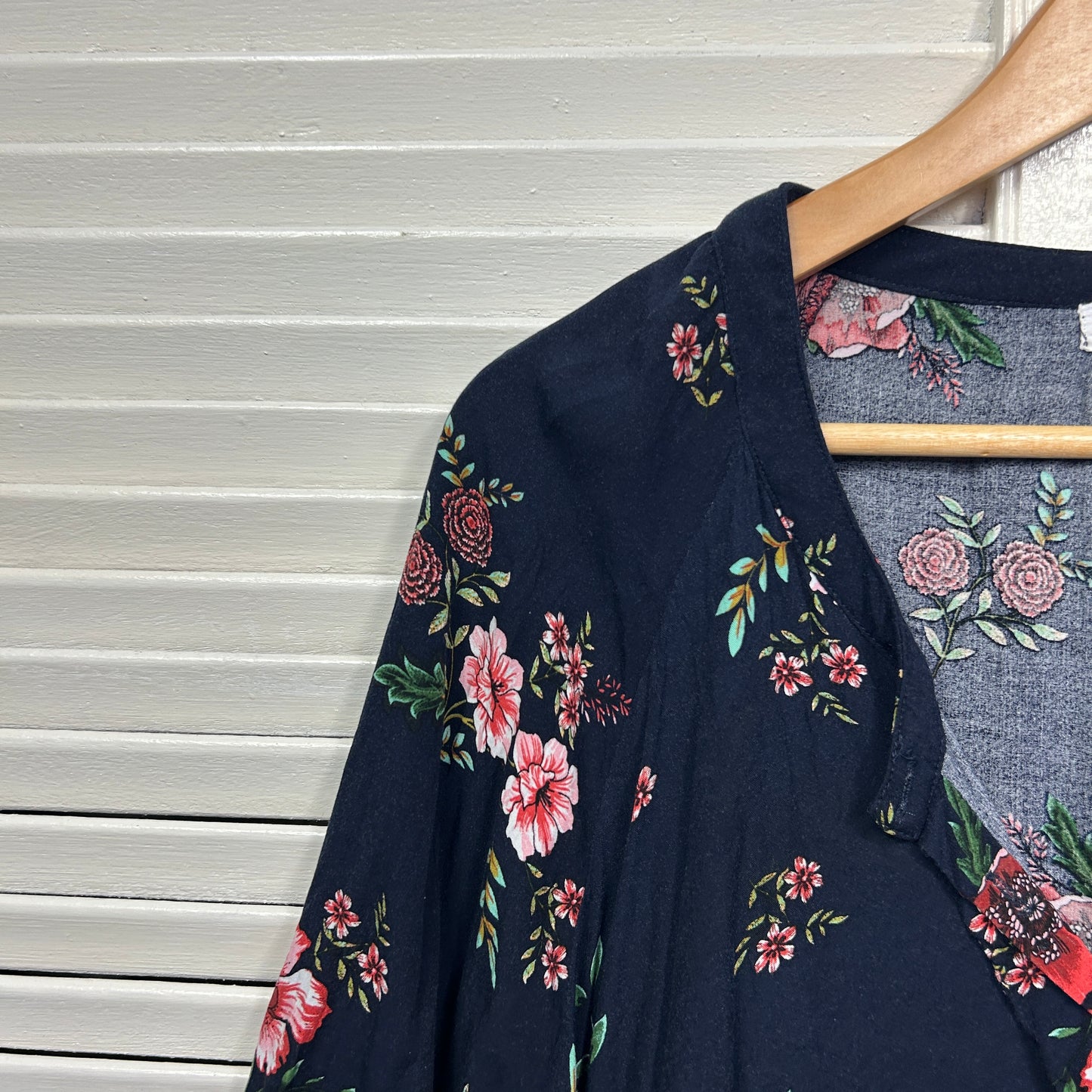 Bird Keepers Top Size 16 Navy Floral Long Roll Tab Sleeve Birdsnest