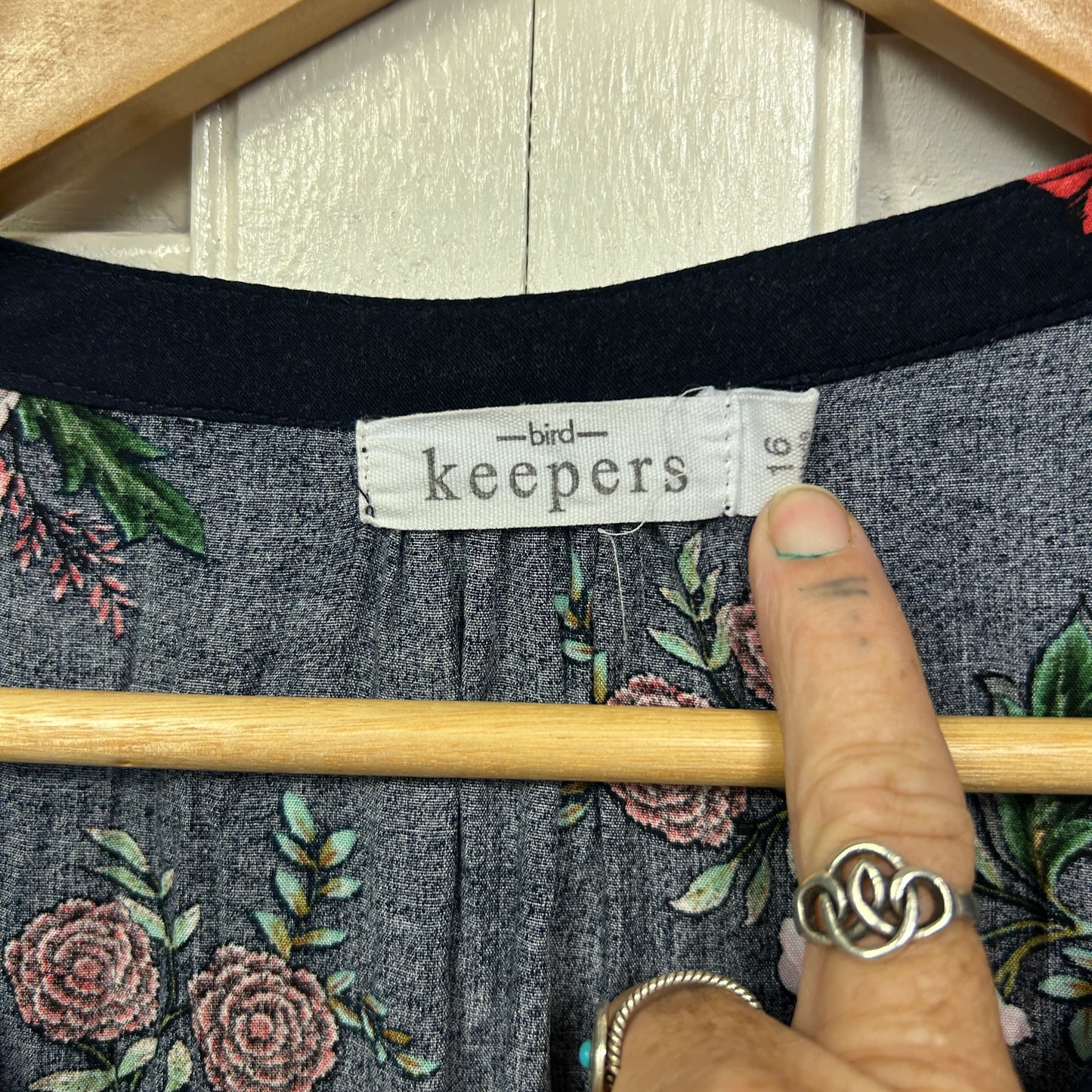 Bird Keepers Top Size 16 Navy Floral Long Roll Tab Sleeve Birdsnest