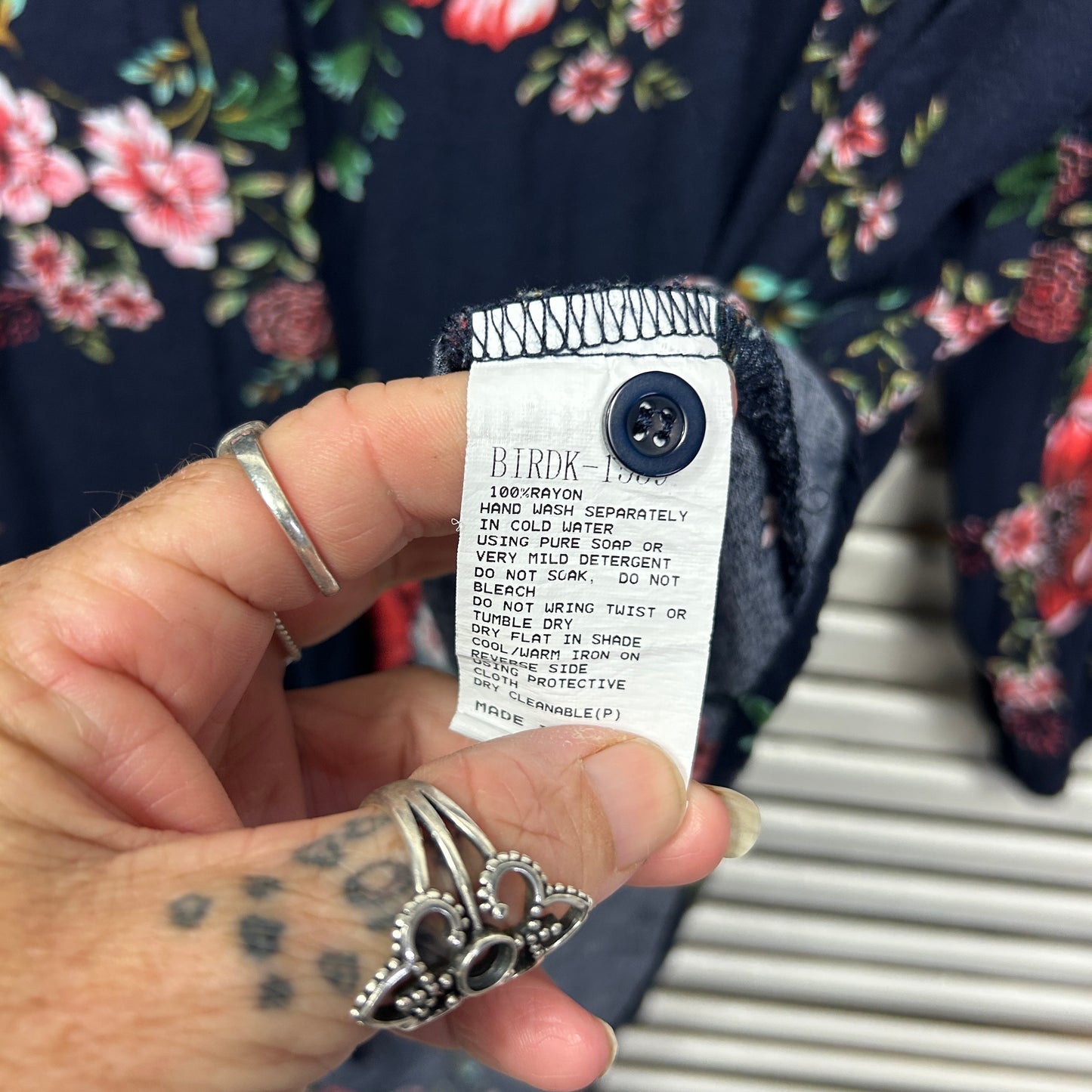 Bird Keepers Top Size 16 Navy Floral Long Roll Tab Sleeve Birdsnest