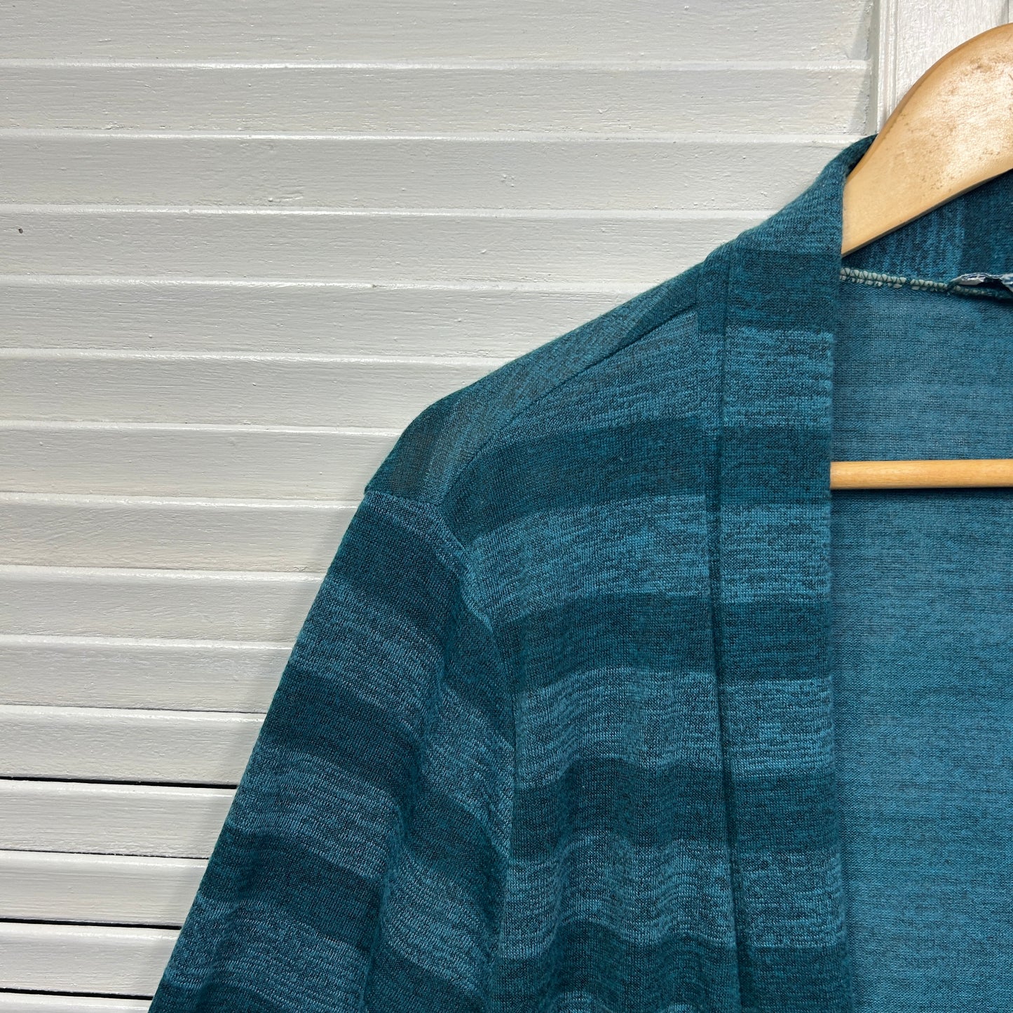 Wombat Top Size XL Teal Long Sleeve Open Front Striped