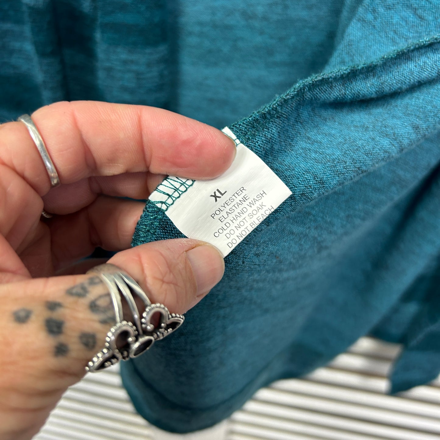 Wombat Top Size XL Teal Long Sleeve Open Front Striped