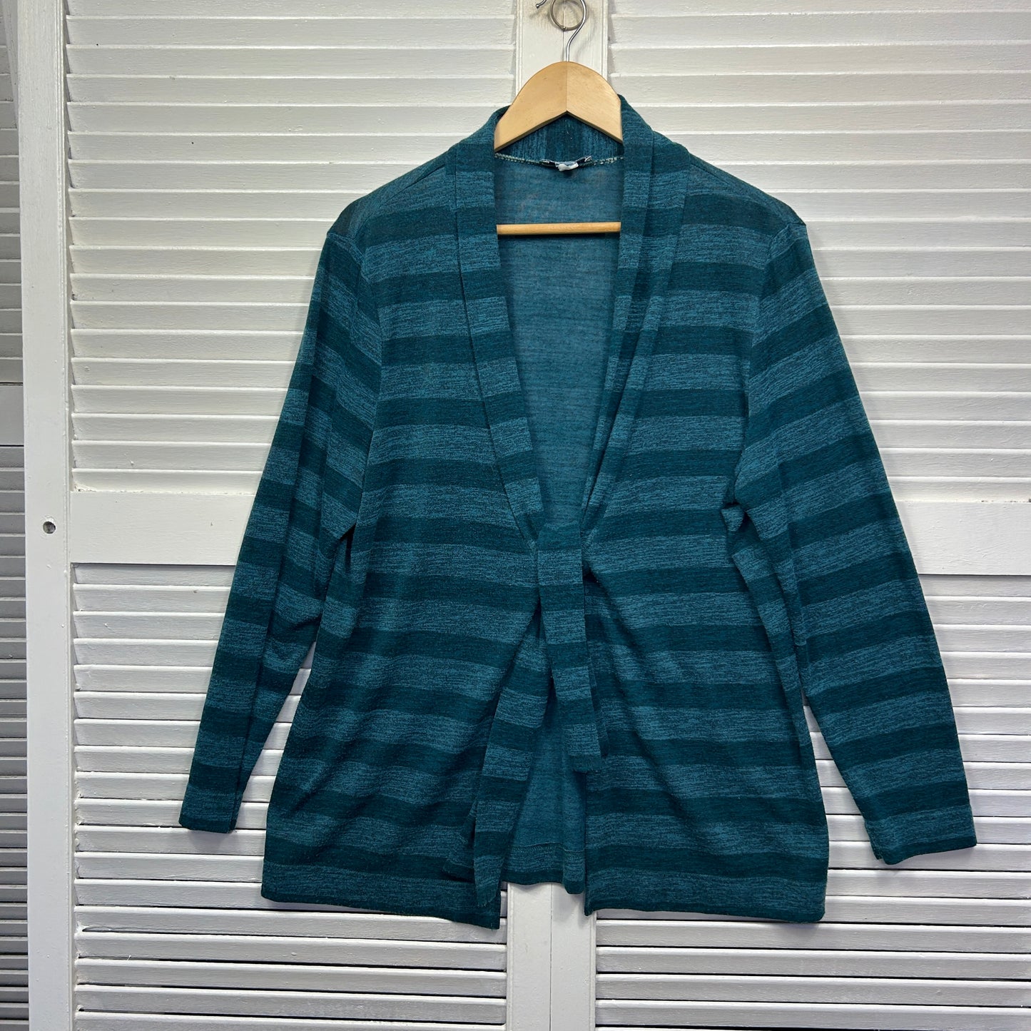 Wombat Top Size XL Teal Long Sleeve Open Front Striped