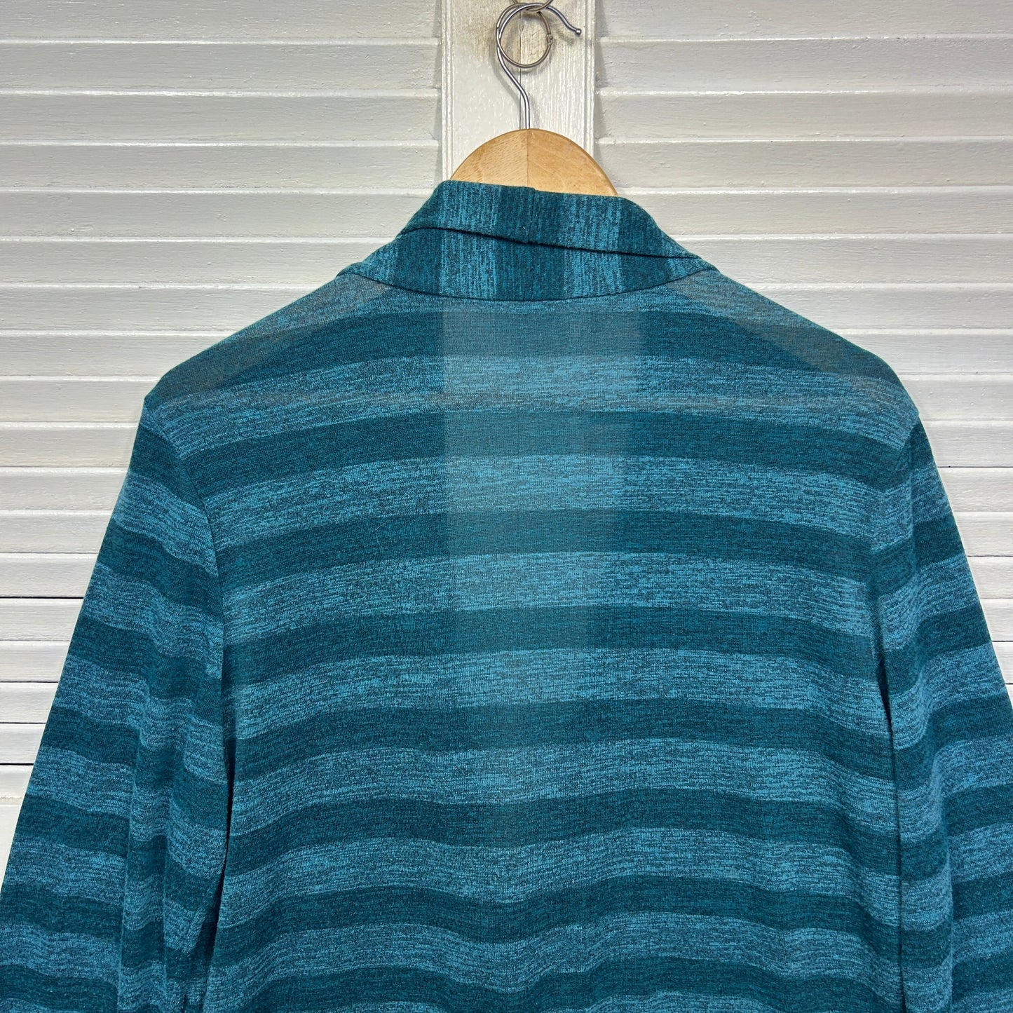 Wombat Top Size XL Teal Long Sleeve Open Front Striped