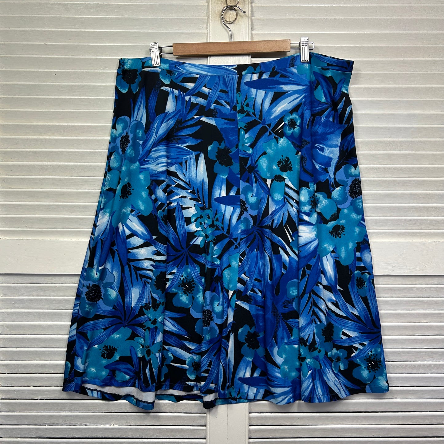 Noni B Skirt Size XL Blue Floral Midi Length Elastic Waist Stretch