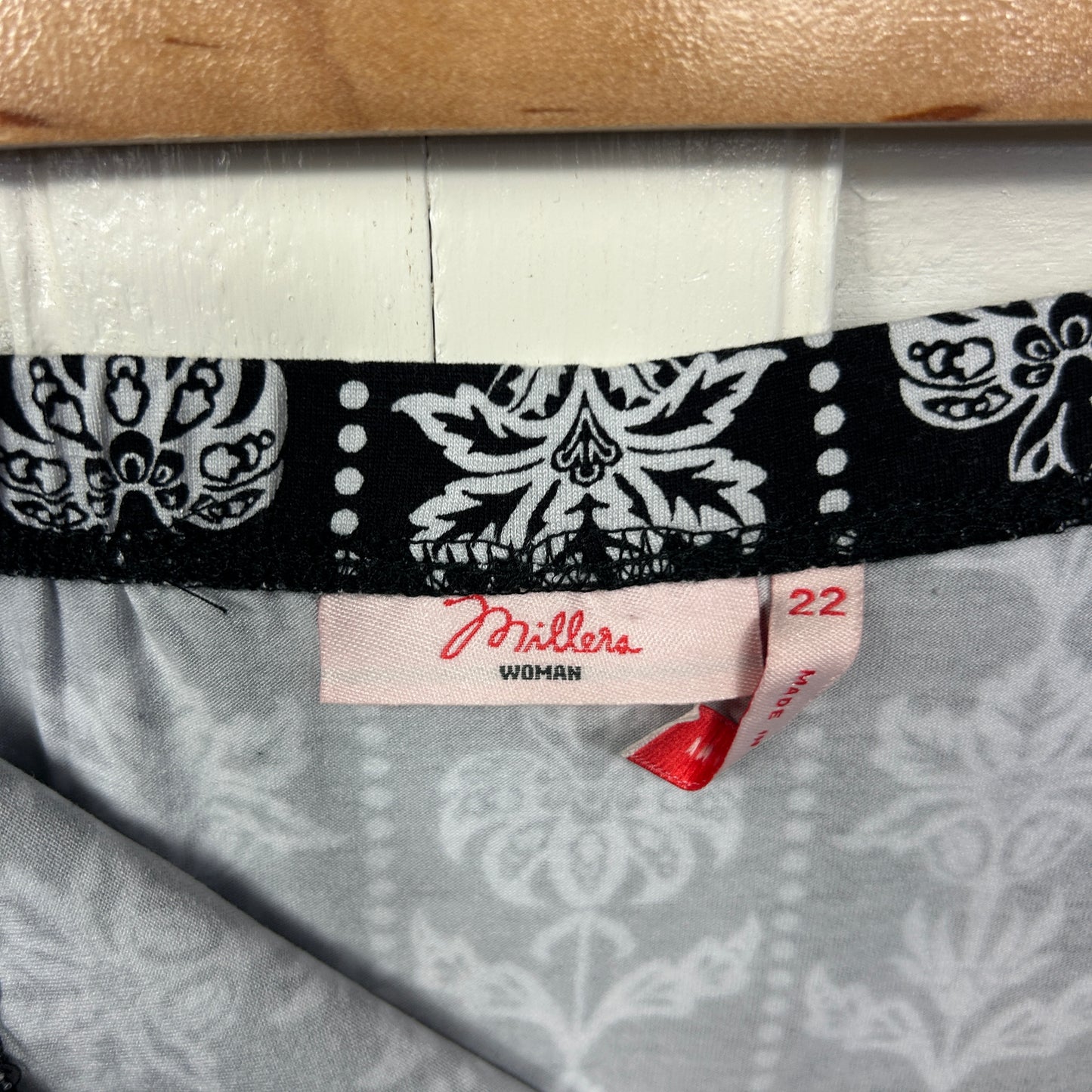Millers Midi Skirt Size 22 Black White Pleated Elastic Waist New