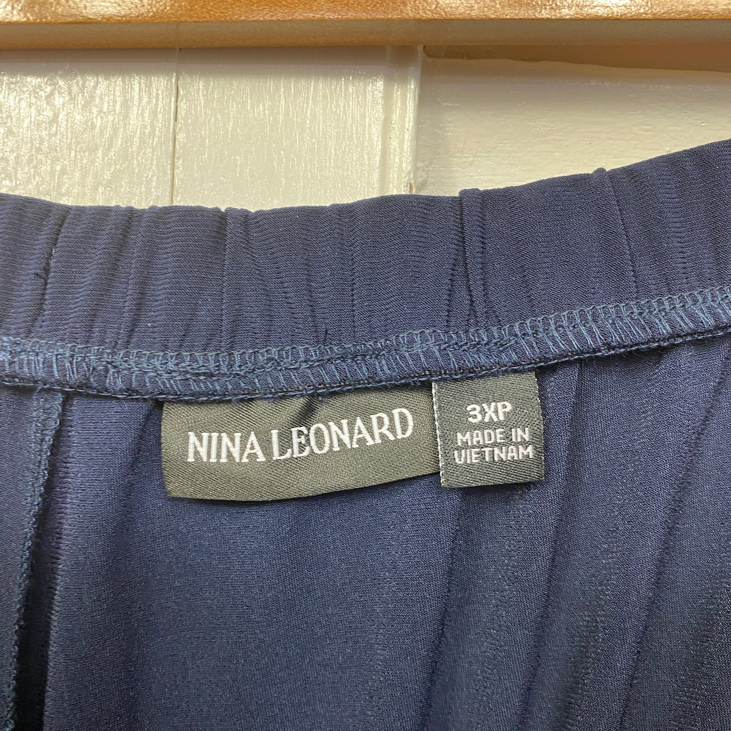 Nina Leonard Cropped Pants Size 3XL 22 24 Blue Pockets
