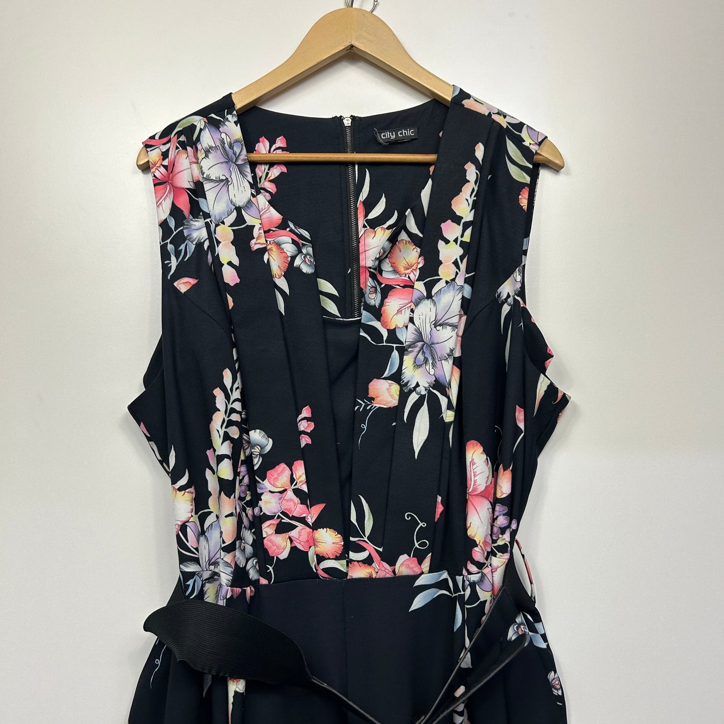 City Chic Jumpsuit Size 16? Sleeveless Pockets Black Floral Belted
