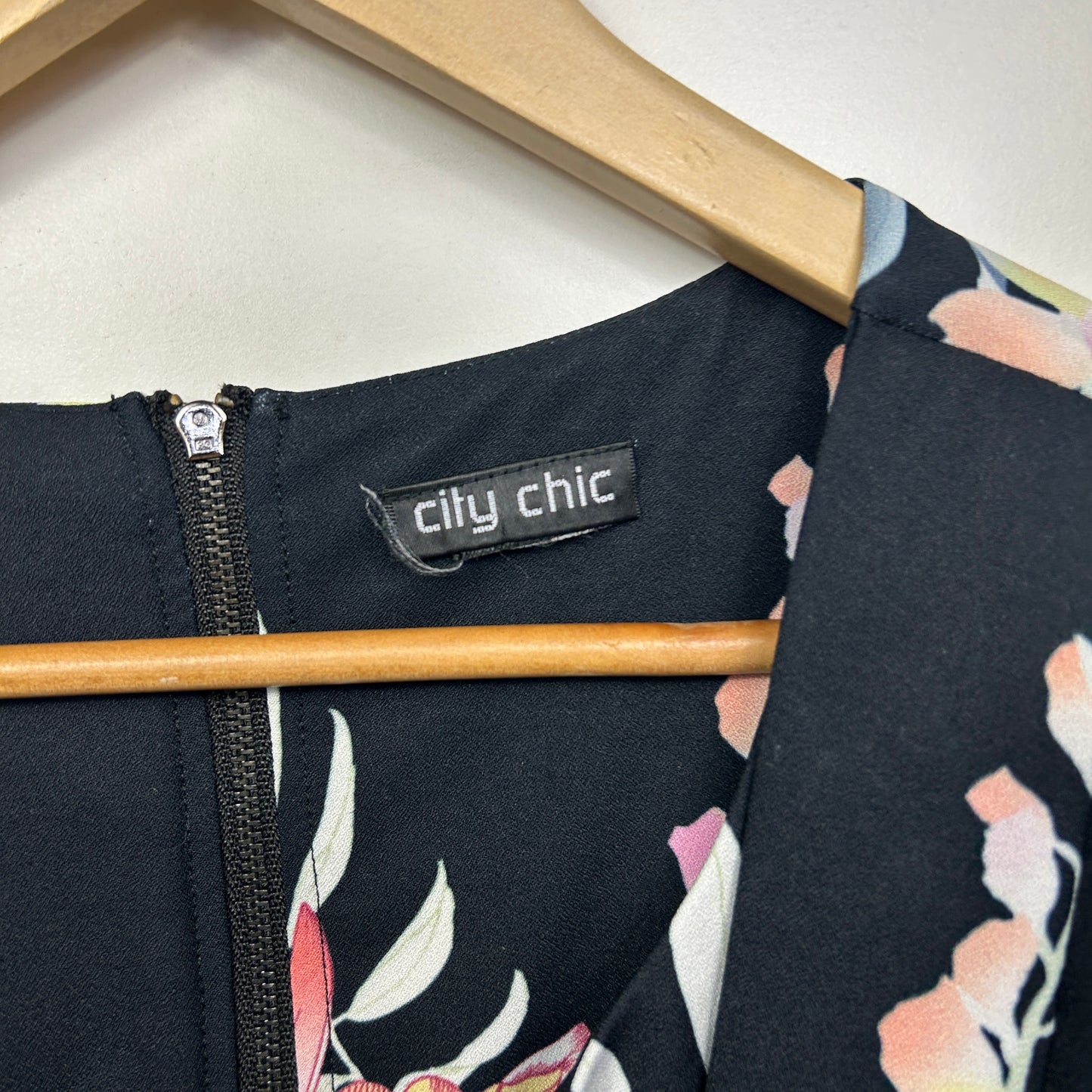 City Chic Jumpsuit Size 16? Sleeveless Pockets Black Floral Belted