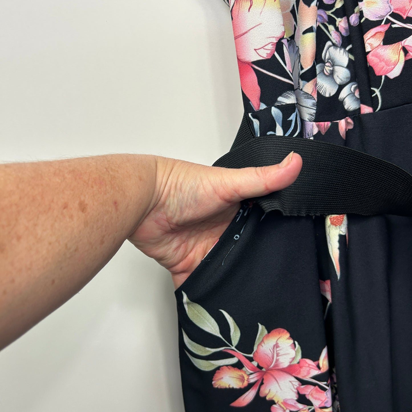 City Chic Jumpsuit Size 16? Sleeveless Pockets Black Floral Belted