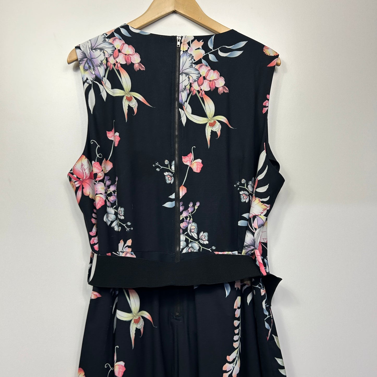 City Chic Jumpsuit Size 16? Sleeveless Pockets Black Floral Belted