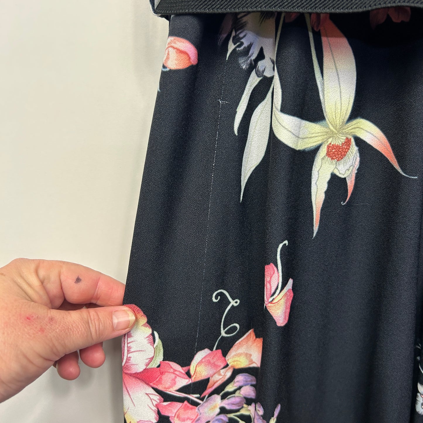 City Chic Jumpsuit Size 16? Sleeveless Pockets Black Floral Belted